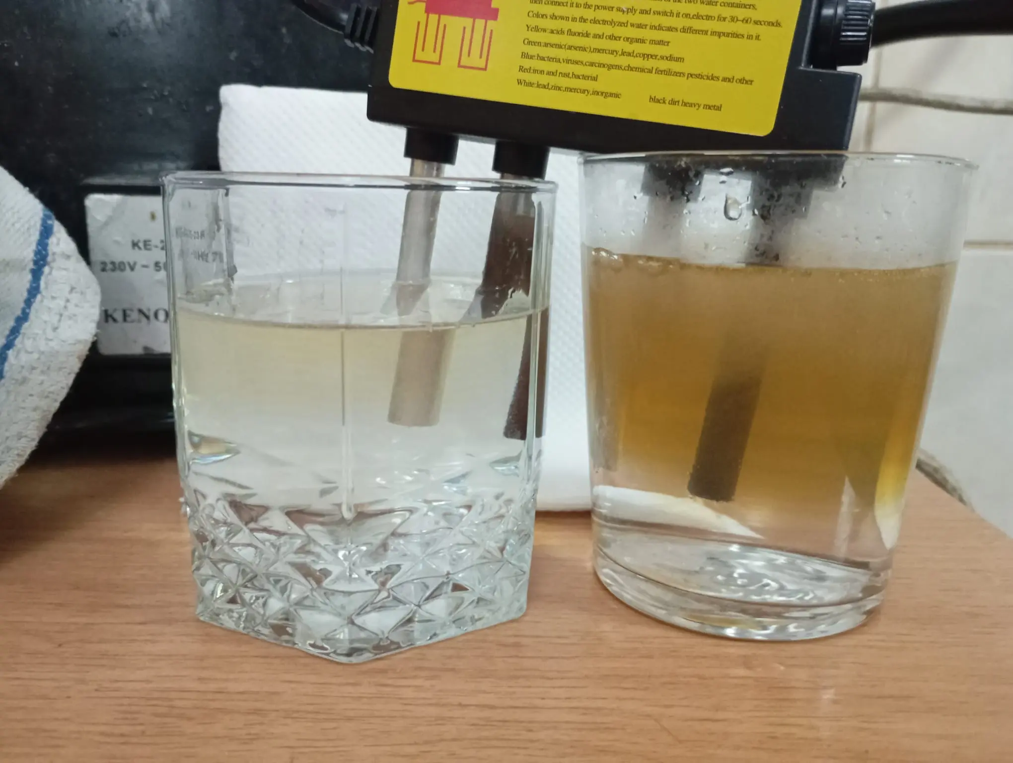 Filtered water from reverse osmosis after electrolysis on the left, Zrenjanin tap water on the right